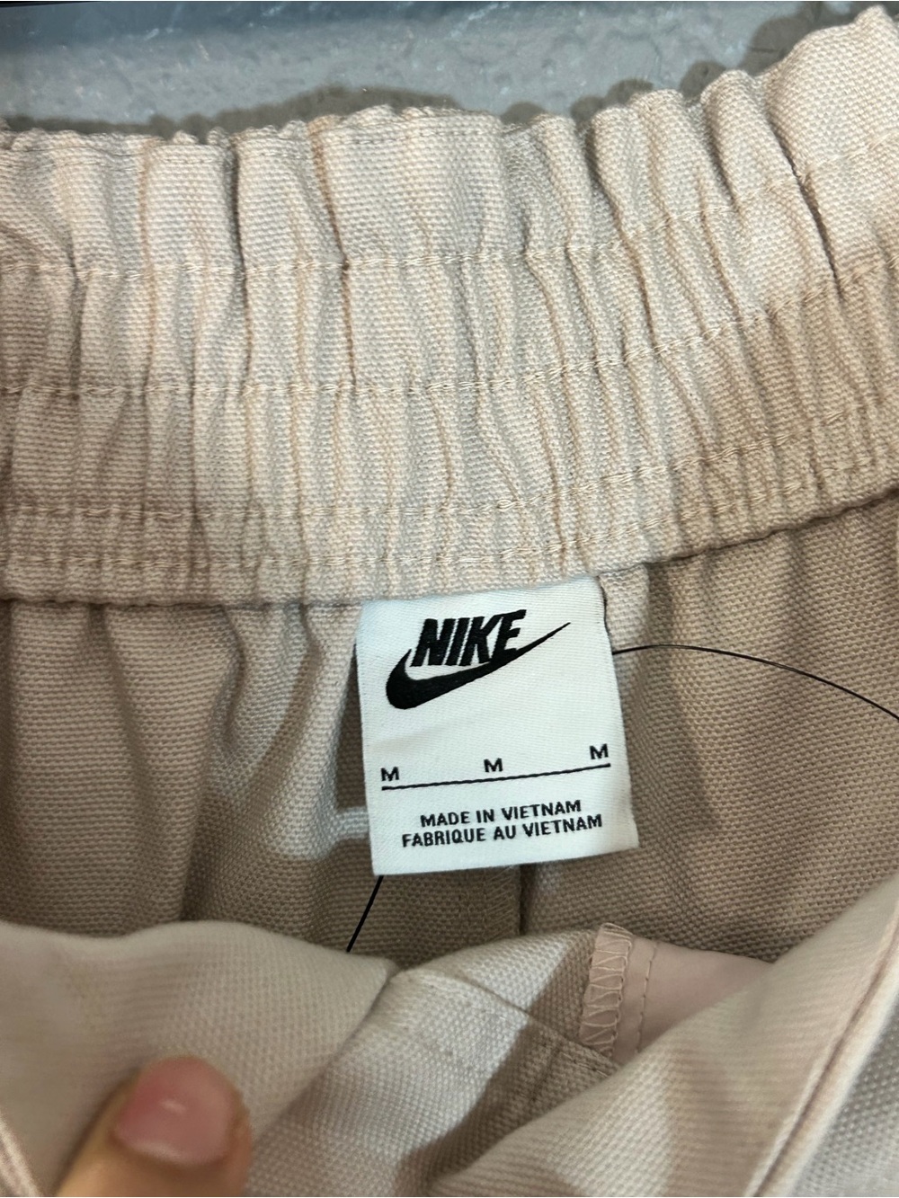 Nike Cream Barrel-Leg Woven Pants Size Medium NWT - Picture 4 of 4